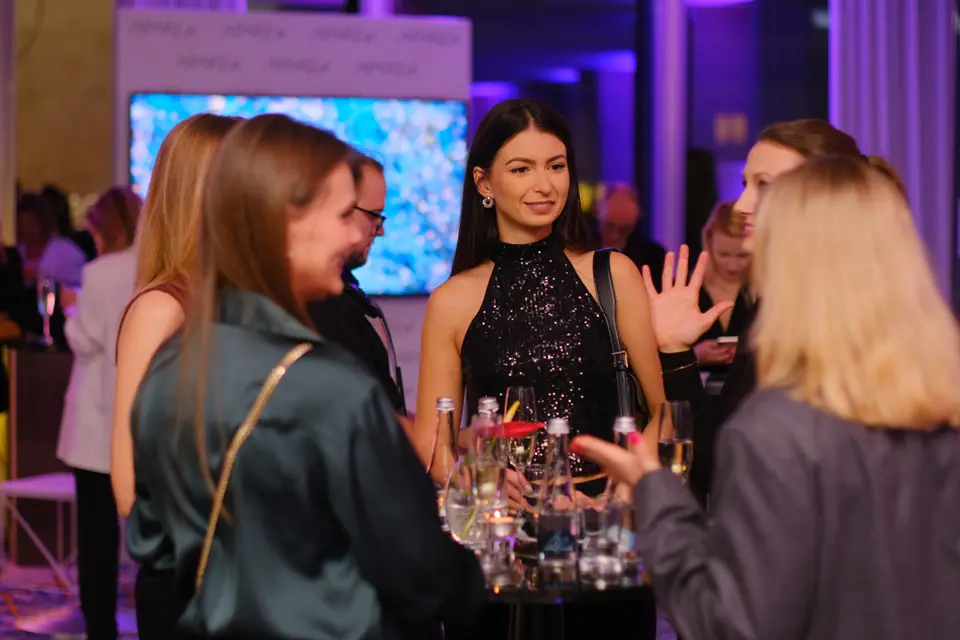 Smiling conversations at the 12th edition Gala cocktail (2023)