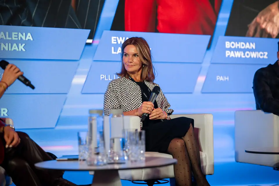 A smiling panellist listening in the panel „Going Global – Poland, Expect More Leadership”, EXS 2024