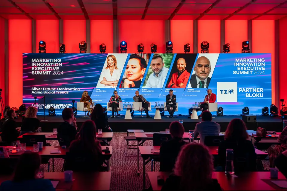 The EXS 2024 hall during the panel „Silver Future: Confronting Aging Social Trends” – the block partner TZF logo on screen